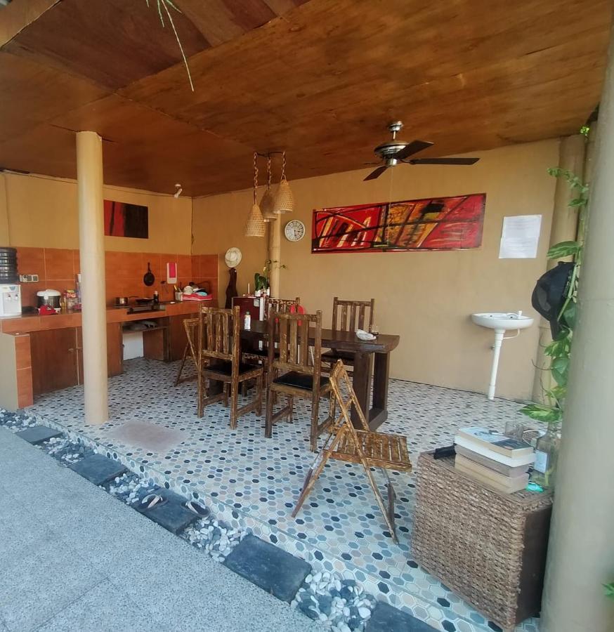 The Huts Villa กีลีตราวางัน ภายนอก รูปภาพ