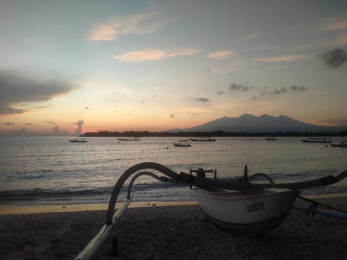 The Huts Villa กีลีตราวางัน ภายนอก รูปภาพ