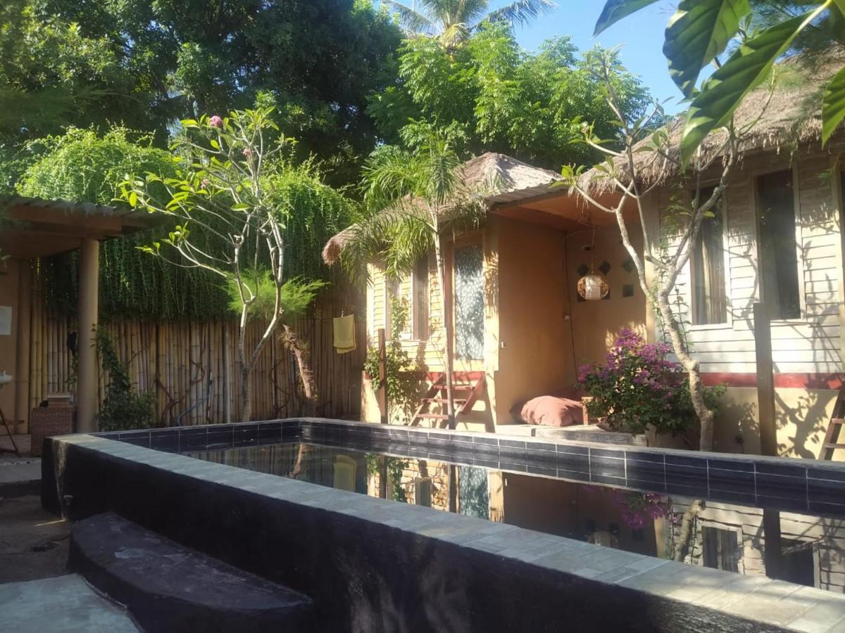 The Huts Villa กีลีตราวางัน ภายนอก รูปภาพ