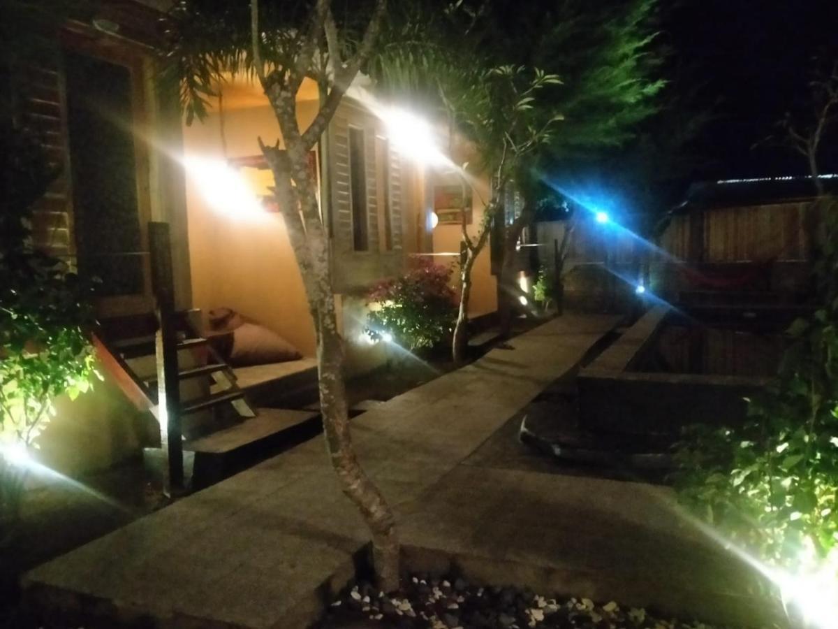 The Huts Villa กีลีตราวางัน ภายนอก รูปภาพ